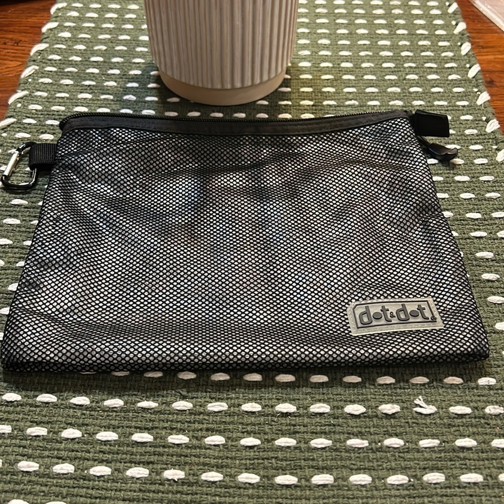 💥 2/$10 Dot & Dot Black Zipper Pouch & clip